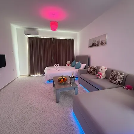 Modern Smart-home Pools Gym Terrace View